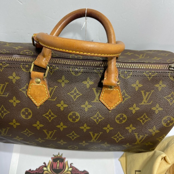 Louis Vuitton Speedy 35 in Monogram comes with lock , key and dust bag,preloved. - Picture 11 of 15